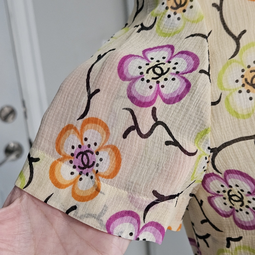 CHANEL Cream Floral Short-Sleeve Blouse with Pink Orange Green Flowers - Picture 3 of 14